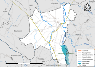 Carte en couleur présentant le réseau hydrographique de la commune