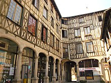 photographie de la cour intérieure d'un ensemble d'immeubles, la cour du Temple