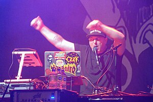 DJ Lethal performing with Limp Bizkit at Québec Agora Fest 2019