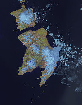 Photo satellitaire de Edgeøya (en bas) et Barentsøya (en haut)