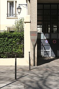 Panneau Histoire de Paris attaché à ce groupe scolaire.