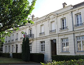 The town hall in Favières