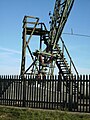 Holztreppe für den Zugang zum Blosenbergturm. Der Turm darf nur in geerdetem Zustand betreten werden