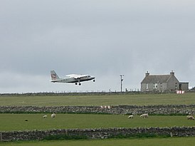 Britten-Norman Islander покидает аэропорт Сандей