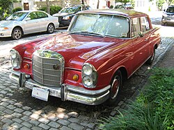 Mercedes-Benz W111 Sedán