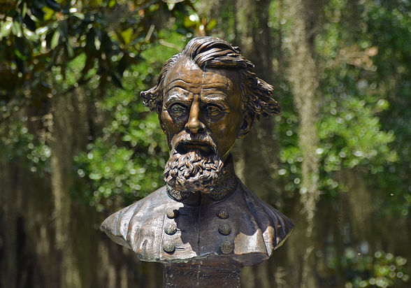 Le buste de Nathan Bedford Forrest à Old Live Oak Cemetery, Selma, Alabama