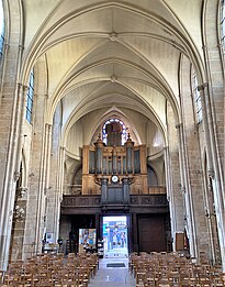 La nef vers l'orgue.