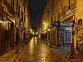 Rue de Lappe vers rue de La Roquette la nuit.