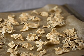 Baked soy pulp curls