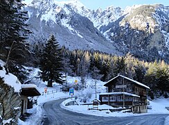 Intersection avec la route pour Samnaun à Vinadi peu avant la frontière autrichienne.