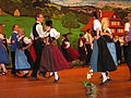 Volkstänzer in verschiedenen Trachten am Eidgenössischen Trachtenfest 2010 in Schwyz