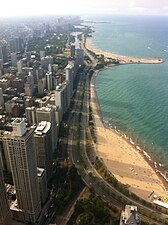 La vue qu'André et Angélique ont depuis l'observatoire du 875 North Michigan Avenue.