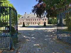 Le château de Yaucourt et son parc .