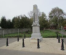 Le monument aux morts d'Estrées-en-Chaussée.