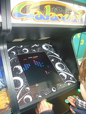 Аркадный автомат с игрой Galaxian, выставленный в музее mNACTEC в Террассе