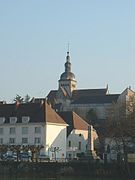 La basilique vue du bord de la Saône.