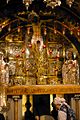 O altar na Igreja do Santo Sepulcro, Gólgota, Jerusalém. No centro está um sacrário ortodoxo.