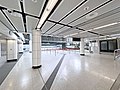 Empty waiting area for intercity through-trains in the concourse during the COVID-19 pandemic (May 2022)