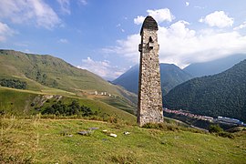 Une tour fortifiée en Ingouchie, des environs du XVIe siècle, dans la vallée de l'Armkhi. Aout 2017.