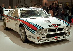 Attilio Bettegan ralliauto Lancia 037.