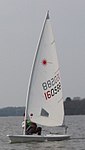 Laser Radial som har något mindre segelyta (5,76 m²).