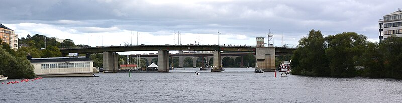 Liljeholmsbron, vy från farleden norrifrån 2024.