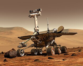 Vue d'artiste d'un rover du programme Mars Exploration Rover. Depuis son atterrissage le 3 janvier 2004, le rover Spirit a parcouru 7,6 km sur le sol martien. Il est enlisé depuis avril 2009. Le 26 janvier 2010, la NASA annonce qu'elle abandonne ses tentatives pour le dégager et décide de le reconfigurer en station de recherche stationnaire. Son jumeau, le rover Opportunity, a parcouru, au 22 juin 2010, 21,2 km, et se dirige actuellement vers le cratère Endeavour, qu'il devrait atteindre vers le milieu de l'année 2011. (définition réelle 3 000 × 2 400)