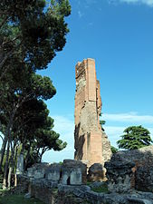 Muro externo da basílica.