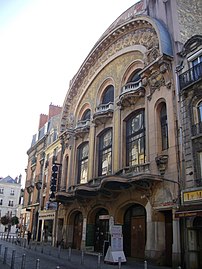 La façade du cinéma-opéra