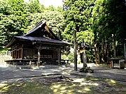 小川山千光寺観音堂 右奥は白山社