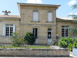 The town hall in Virsac