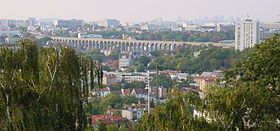 L'aqueduc de la Vanne vu depuis le jardin panoramique de Cachan.