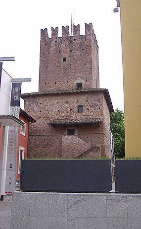 A famosa Torre Pusterla, também no gonfalão da Cidade.