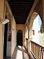 Balcone e archi al secondo piano del lato nord