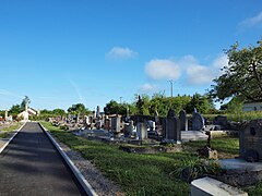 Le cimetière.