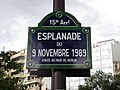 Plaque de rue de l’esplanade du 9-Novembre-1989 à Paris.