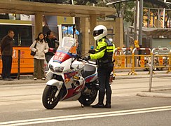 Un motard de la Police de la Sécurité routière de Hong Kong