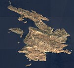 Satellitbild av den större ön Kalymnos, med den mindre Telendos väster (vänster) om denna.