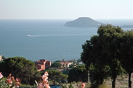 Vue du Cap Miseno depuis les collines de Pozzuoli.