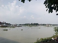 গাবতলি ব্রিজের পাশে থেকে তোলা তুরাগ নদী