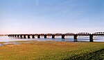 Ruin av järnvägsbron över floden Elbe.