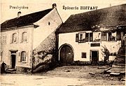 Épicerie et presbytère.