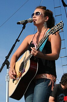 Harp performing in 2007