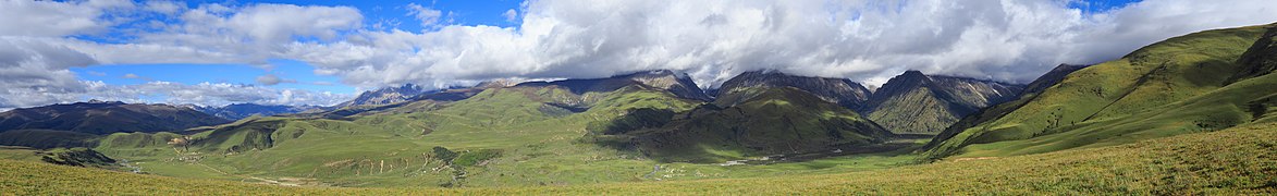 Panorama del macizo de Ge'nyen, provincia de Sichuan.