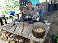 Cuisinière artisanale surélevée, village de Miguel Grau, Tocache, San Martin, Pérou.