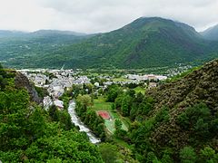 Пьерфит-Несталас (слева) и Сулом (справа)