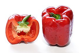 File:Red capsicum and cross section.jpg (2007-04-22)