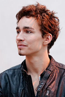 Robert Sheehan Minghella-elokuvafestivaaleilla maaliskuussa 2011.