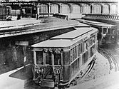 Two Sprague-Thomson trains negotiate the curve at the western end of the Line 1 platforms in 1908