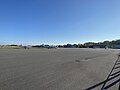 Tarmac aéroport La Baule vue sur les hangars près du musée (11 nov 2021)